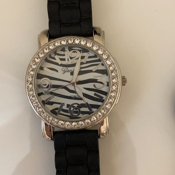 Watches (need batteries) - Picture 2 of 5